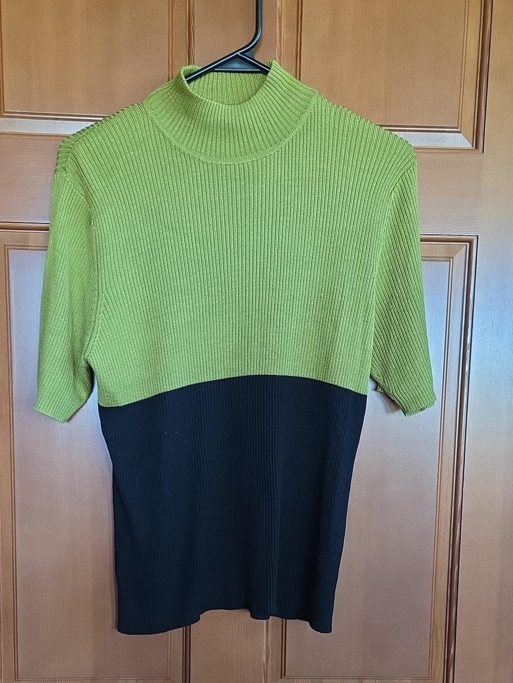 Lord & Taylor Green and Black Ribbed Mock Neck Short Sleeve Top
